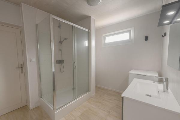 Plain-pied soigné, classe B, en ville