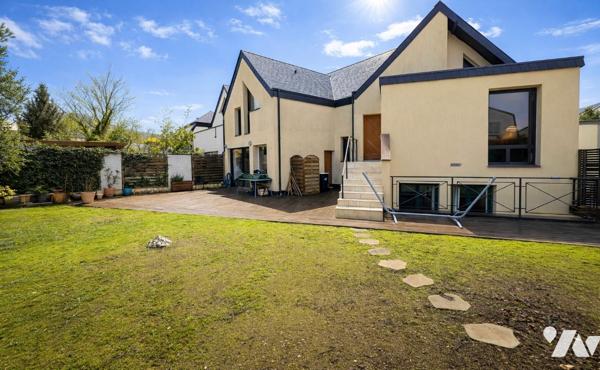 SAINT-CYR-SUR-LOIRE – Les Maisons Blanches
Maison d’architecte – 147,56 m² – Jardin 267 m² – Garage