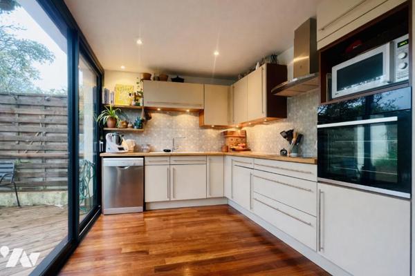 SAINT-CYR-SUR-LOIRE – Les Maisons Blanches
Maison d’architecte – 147,56 m² – Jardin 267 m² – Garage