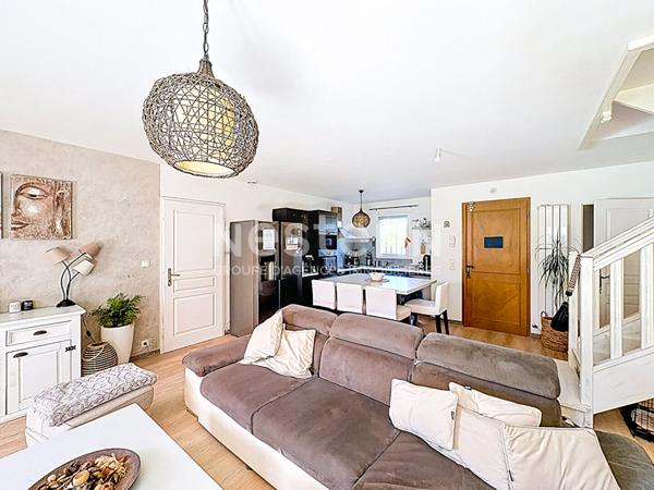 Maison individuelle 3 chambres sur Rougiers avec piscine et garage et terrasse.