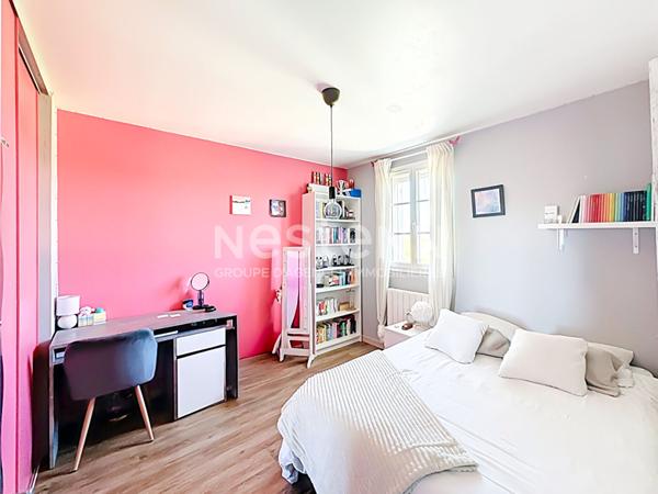 Maison individuelle 3 chambres sur Rougiers avec piscine et garage et terrasse.