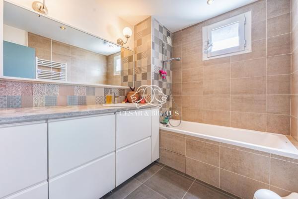 LYON 05 – appartement T4 de 94 m² avec balcon, cave et stationnement