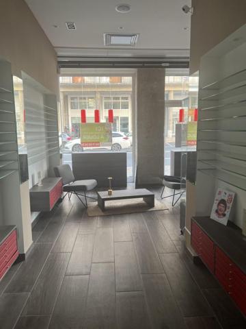 Local commercial d'environ 170 m² /Place Michelet 43000 Le Puy en Velay