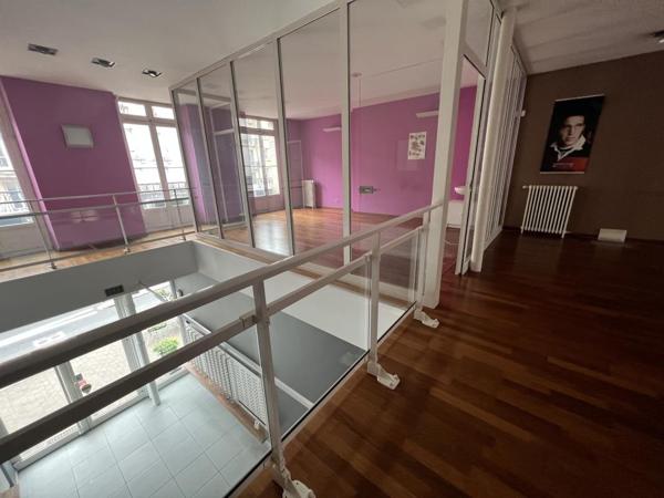 Local commercial d'environ 170 m² /Place Michelet 43000 Le Puy en Velay