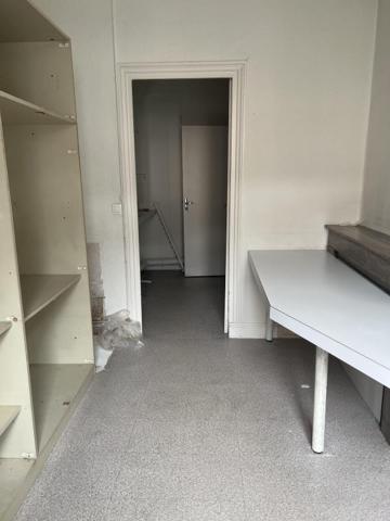 Local commercial d'environ 170 m² /Place Michelet 43000 Le Puy en Velay