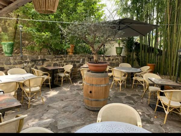 SAINT JEAN DU GARD (30)Vends droit au bail reprise restaurant emplacement N°1 à Saint Jean du Gard, ville touristique au cœur des Cévennes.