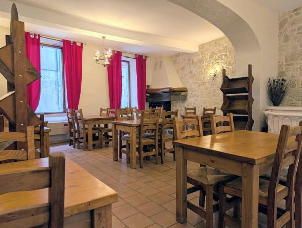 SAINT JEAN DU GARD (30)Vends droit au bail reprise restaurant emplacement N°1 à Saint Jean du Gard, ville touristique au cœur des Cévennes.