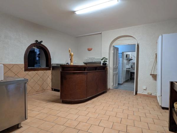 SAINT JEAN DU GARD (30)Vends droit au bail reprise restaurant emplacement N°1 à Saint Jean du Gard, ville touristique au cœur des Cévennes.