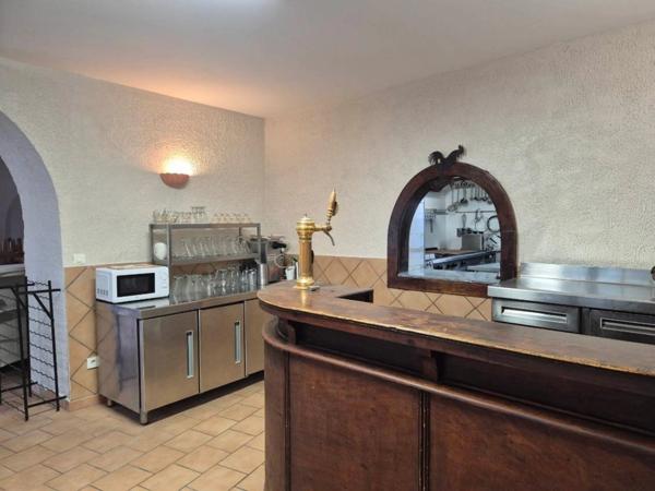 SAINT JEAN DU GARD (30)Vends droit au bail reprise restaurant emplacement N°1 à Saint Jean du Gard, ville touristique au cœur des Cévennes.