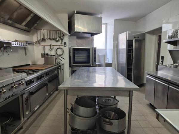 SAINT JEAN DU GARD (30)Vends droit au bail reprise restaurant emplacement N°1 à Saint Jean du Gard, ville touristique au cœur des Cévennes.