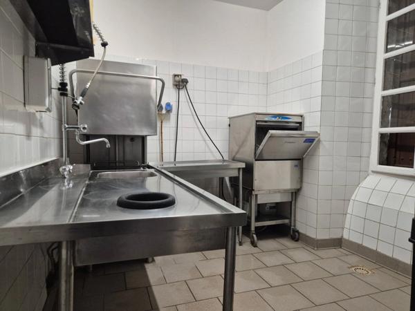 SAINT JEAN DU GARD (30)Vends droit au bail reprise restaurant emplacement N°1 à Saint Jean du Gard, ville touristique au cœur des Cévennes.