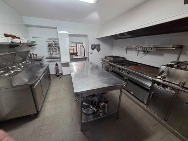 SAINT JEAN DU GARD (30)Vends droit au bail reprise restaurant emplacement N°1 à Saint Jean du Gard, ville touristique au cœur des Cévennes.