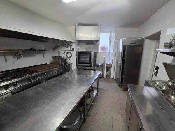 SAINT JEAN DU GARD (30)Vends droit au bail reprise restaurant emplacement N°1 à Saint Jean du Gard, ville touristique au cœur des Cévennes.