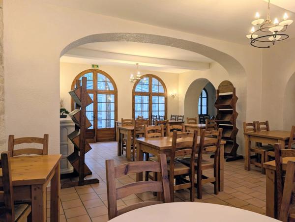 SAINT JEAN DU GARD (30)Vends droit au bail reprise restaurant emplacement N°1 à Saint Jean du Gard, ville touristique au cœur des Cévennes.