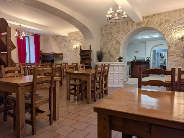 SAINT JEAN DU GARD (30)Vends droit au bail reprise restaurant emplacement N°1 à Saint Jean du Gard, ville touristique au cœur des Cévennes.