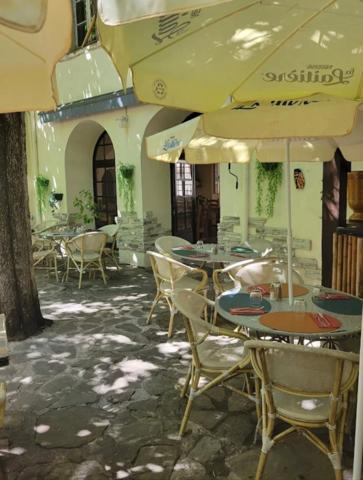 SAINT JEAN DU GARD (30)Vends droit au bail reprise restaurant emplacement N°1 à Saint Jean du Gard, ville touristique au cœur des Cévennes.