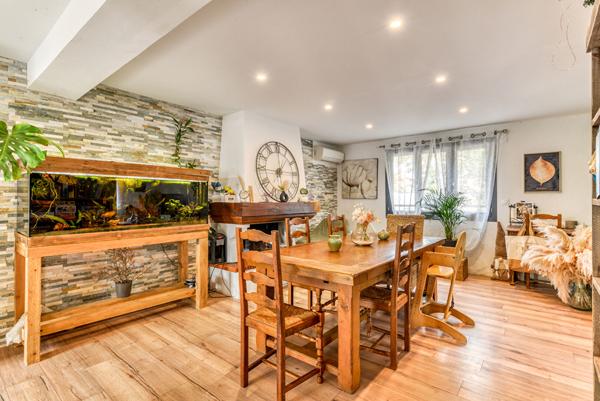 Maison Moussan 8 pièce(s) 196 m2