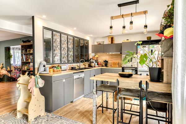 Maison Moussan 8 pièce(s) 196 m2