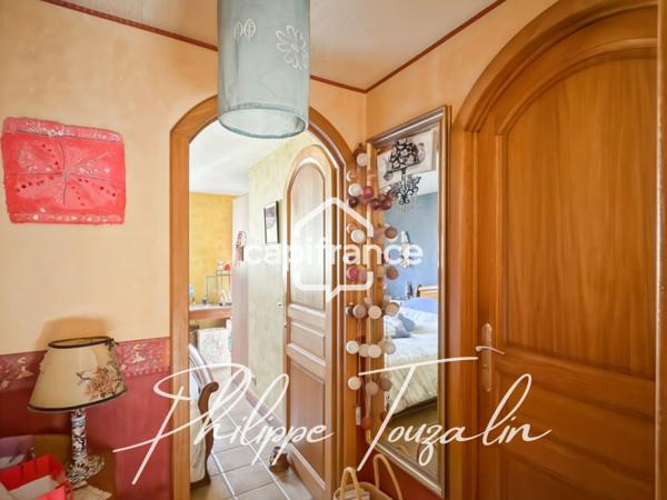 🏡 Maison Maison à vendre de plain-pied – 3 pièces - 2 chambres – Véranda – Garage – Terrain 865 m² – Quartier calme - CHATELLERAULT (86)