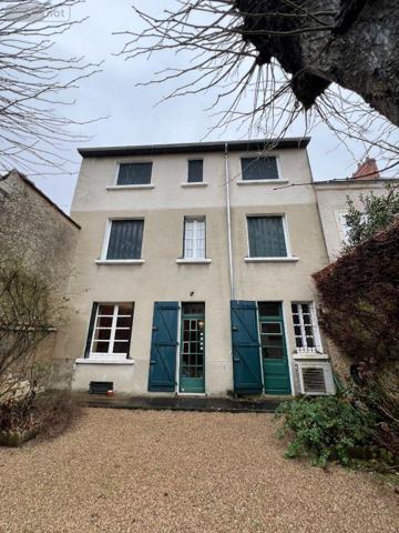 Maison de ville à vendre à Châteauroux dans l'Indre (36000), ref : JA/810   
Centre Ville