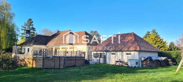 Magnifique propriété avec piscine, 5 chambres, sur terrain de 2200 m2 dans résidence privée