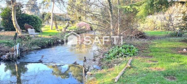 Magnifique propriété avec piscine, 5 chambres, sur terrain de 2200 m2 dans résidence privée