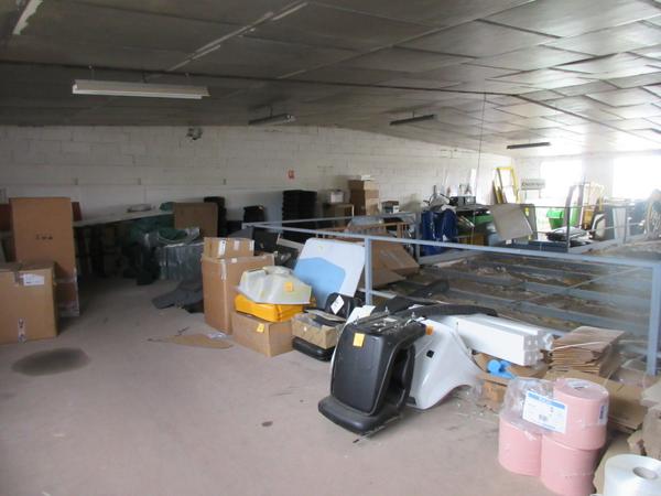 ZA BEL AIR, Rue de la Ferronnerie, locaux et dépôt de 504 m² environ