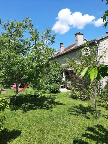 Maison de caractère au bout du village
