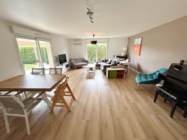 Maison 6 pièce(s) 166 m2 sur 903 m² de terrain, située hors couloir aérien