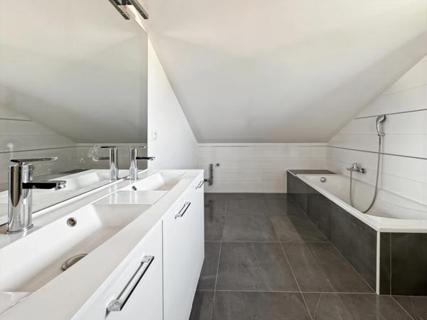 Maison à vendre 7 pièces DIVONNE LES BAINS - Maison contemporaine avec vue et magnifiques volumes