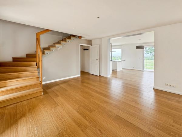 Maison à vendre 7 pièces DIVONNE LES BAINS - Maison contemporaine avec vue et magnifiques volumes