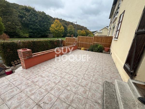 Maison de ville - meublée -T3BIS avec Terrasse à louer à Orival