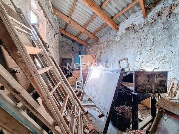 A vendre maison de village à rénover à Val Buëch Méouge 4 pièce(s) 90 m2 + dépendances.