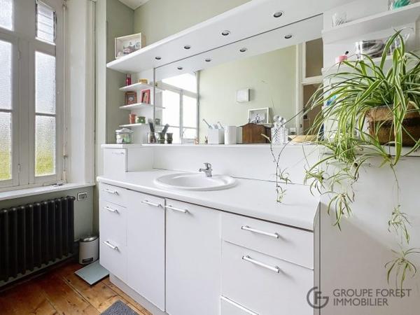 Maison mitoyenne 2 côtés La Madeleine Secteur La Madeleine 163 m²