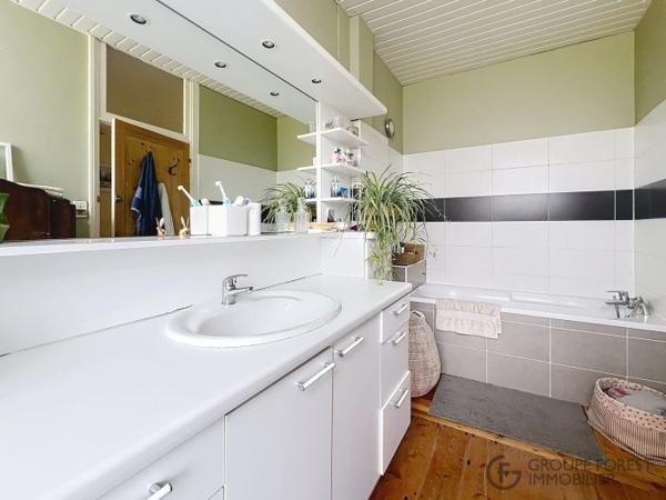 Maison mitoyenne 2 côtés La Madeleine Secteur La Madeleine 163 m²