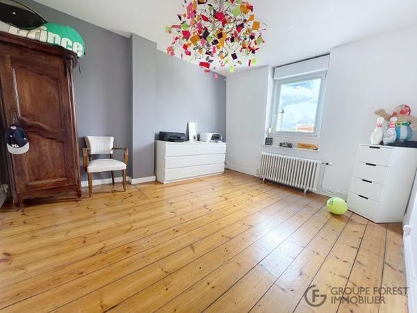 Maison mitoyenne 2 côtés La Madeleine Secteur La Madeleine 163 m²