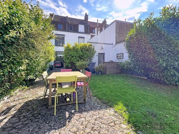 Maison mitoyenne 2 côtés La Madeleine Secteur La Madeleine 163 m²