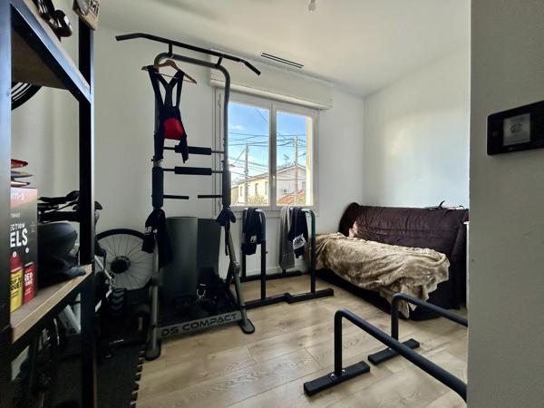 Acheter un Appartement comme une Maison de 4 pièces situé à Bordeaux Caudéran, quartier des Maréchaux, avec grande terrasse, jardin et stationnements