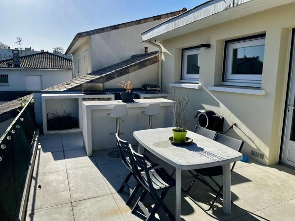 Acheter un Appartement comme une Maison de 4 pièces situé à Bordeaux Caudéran, quartier des Maréchaux, avec grande terrasse, jardin et stationnements