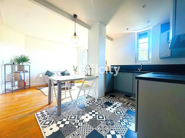 Appartement
         3 pièces
        - 60 m² Exclusivité 315 000 € *