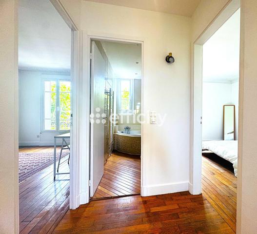 Appartement
         3 pièces
        - 60 m² Exclusivité 315 000 € *