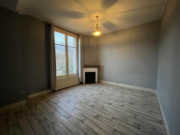 Maison à vendre 127 680 € Saint-Amand-Montrond 6 p 103 m² DPE E