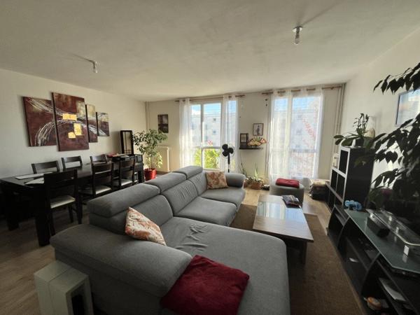 Appartement à louer 860 € CC Joué-lès-Tours 3 p 75 m² DPE C