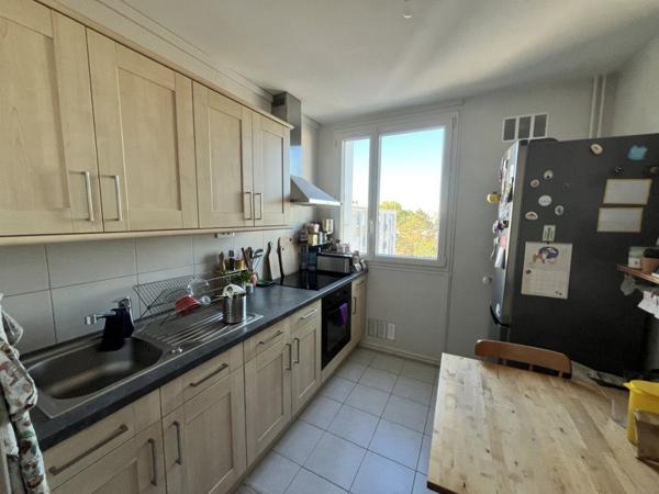 Appartement à louer 860 € CC Joué-lès-Tours 3 p 75 m² DPE C
