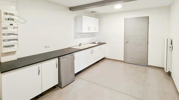 Local d'activité avec bureau et stockage à louer proche d'Eymet