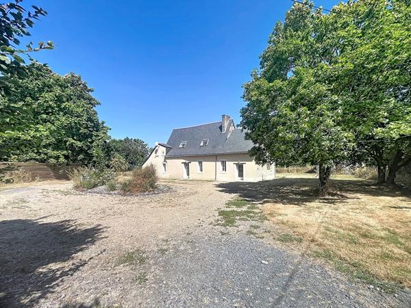 Une maison pleine de caractère, idéale pour les amoureux de la pierre et de la nature.