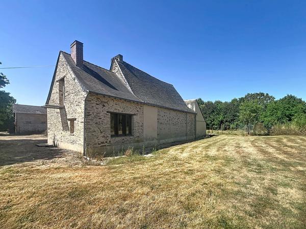 Une maison pleine de caractère, idéale pour les amoureux de la pierre et de la nature.