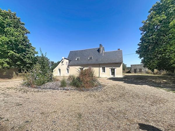 Une maison pleine de caractère, idéale pour les amoureux de la pierre et de la nature.