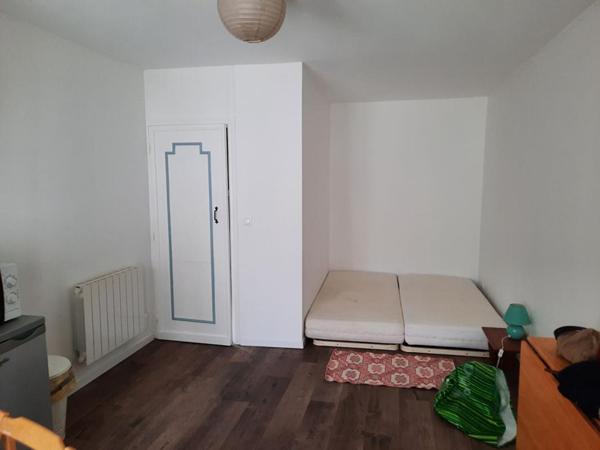 Immeuble d'habitation + studio + local commercial  (actuellement loué) La Charité Sur Loire  avec jardin