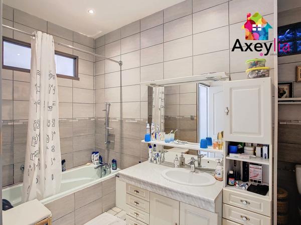 La Pacaudière (42310) A VENDRE - LA PACAUDIERE - BIEN À FORT POTENTIEL - LOCAL, HABITATION, GRENIER